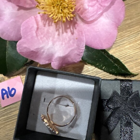 Adorable Hello Kitty Cat Kitten Silvertone Costume Adjustable Ring NEW w Box A6 - Picture 5 of 7